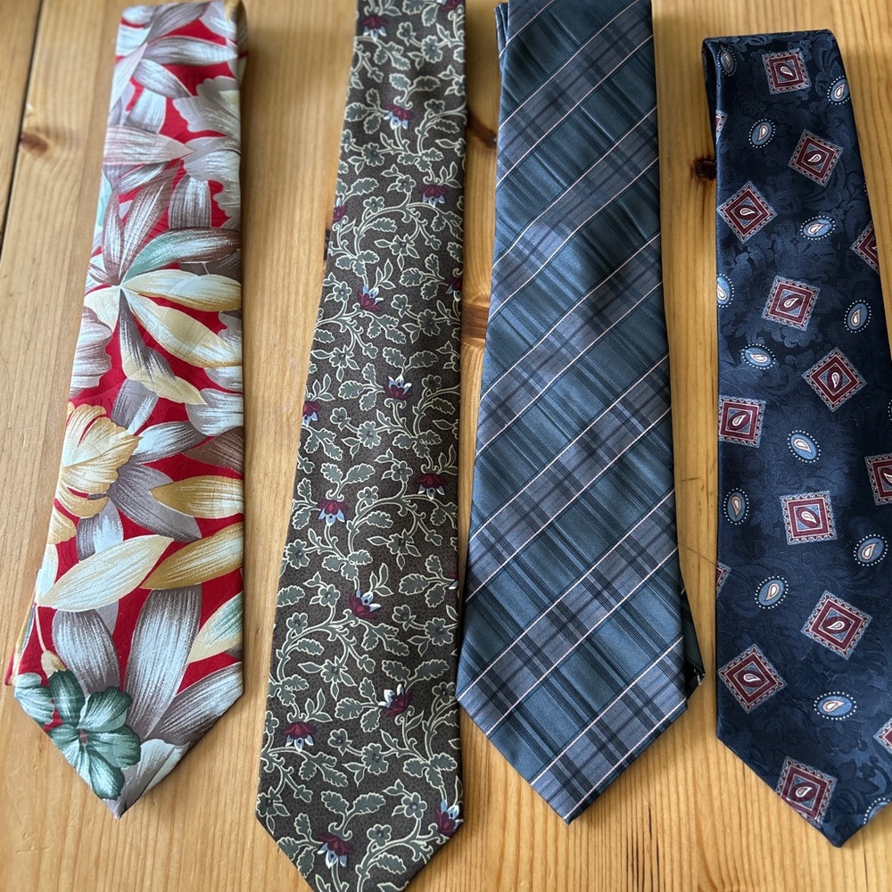 Lot of 20 vintage neck  ties- Floral, Paisley, Plaid,  Geometric Patterned